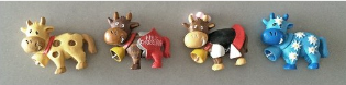 MAGNET 4 MINI COWS  WITH 1 BLUE- 91.92