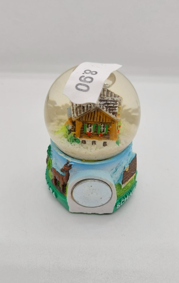 SMALL SNOWBALL - HOUSE WITH MAGNET
